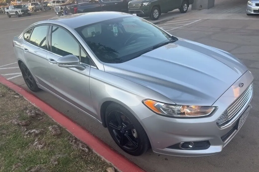 2016 Ford Fusion SE photo 1
