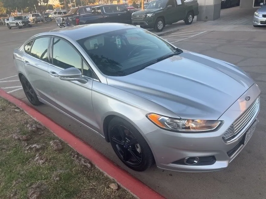 2016 Ford Fusion SE photo 1