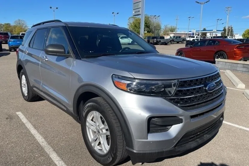2020 Ford Explorer XLT photo 1