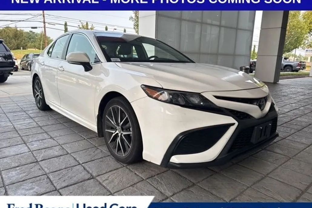 2023 Toyota Camry SE photo 1