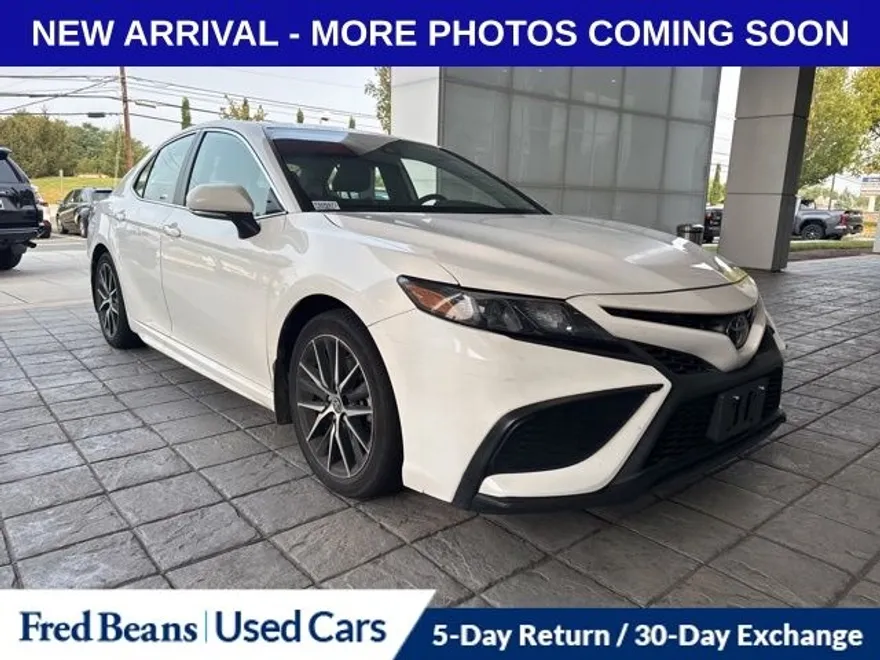 2023 Toyota Camry SE photo 1
