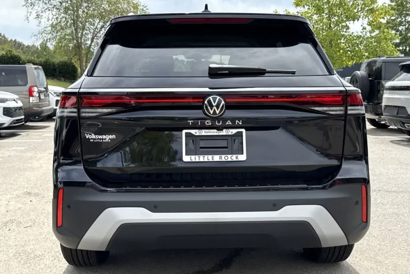 2025 Volkswagen Tiguan S photo 1