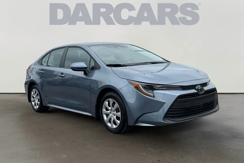 2025 Toyota Corolla LE photo 1