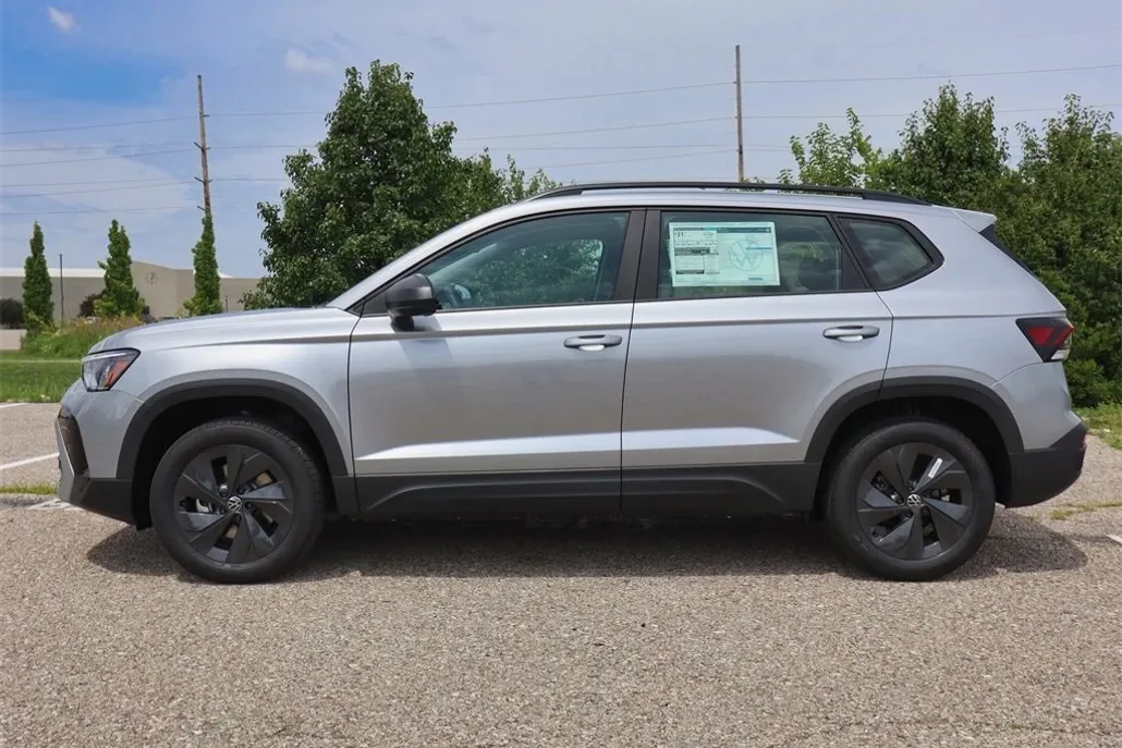 2025 Volkswagen Taos S photo 1