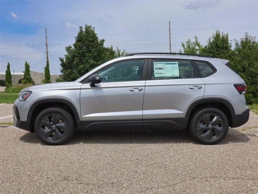 2025 Volkswagen Taos S photo 1