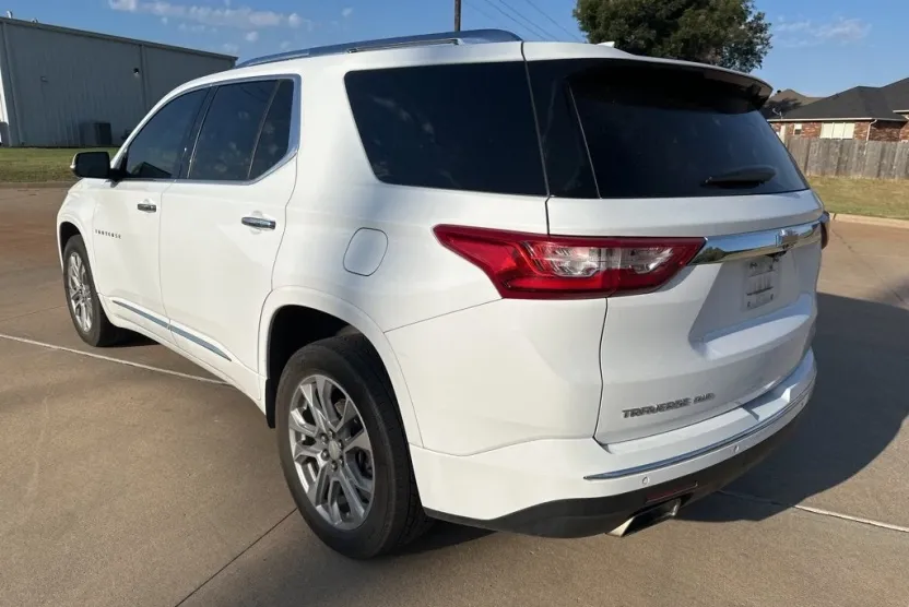 2021 Chevrolet Traverse Premier photo 1