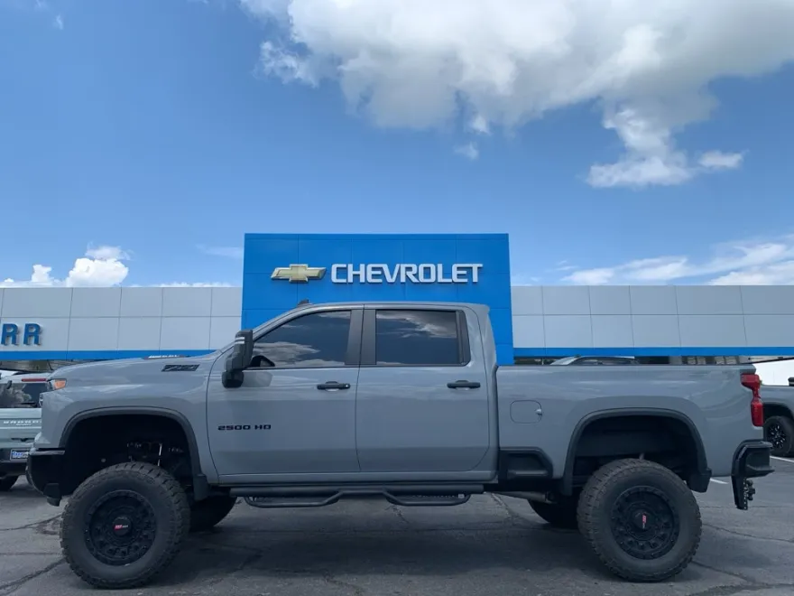 2025 Chevrolet Silverado 2500HD Custom photo 1