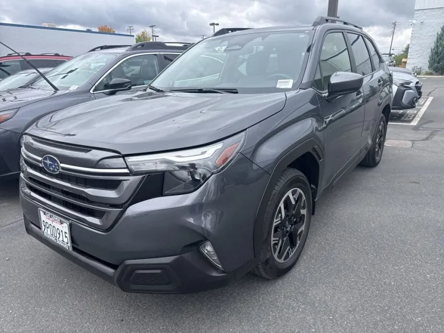 2025 Subaru Forester Premium photo 1