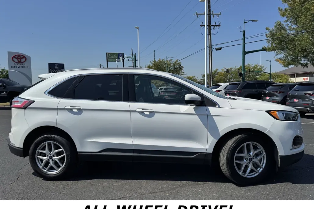 2022 Ford Edge SEL photo 1