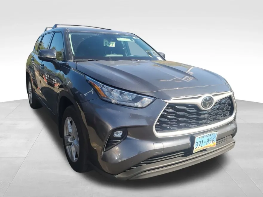 2020 Toyota Highlander LE photo 1