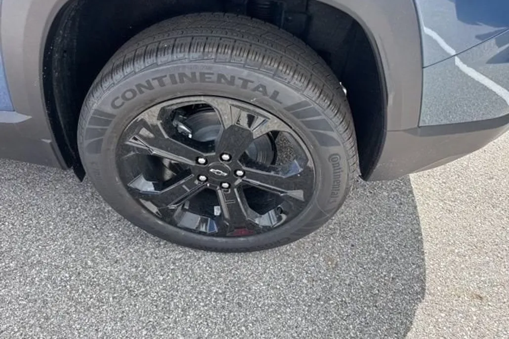 2026 Chevrolet Equinox LT photo 1