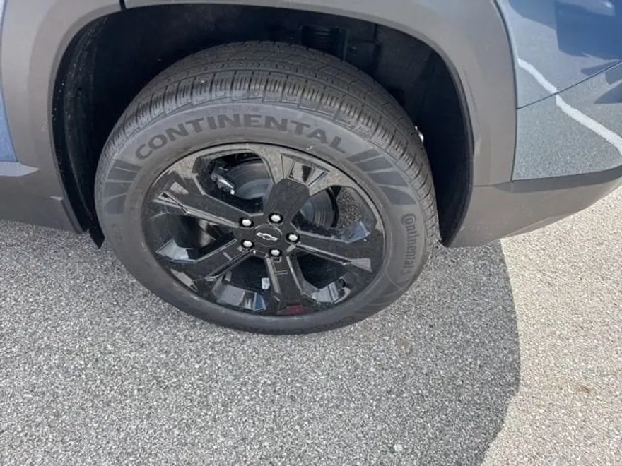 2026 Chevrolet Equinox LT photo 1