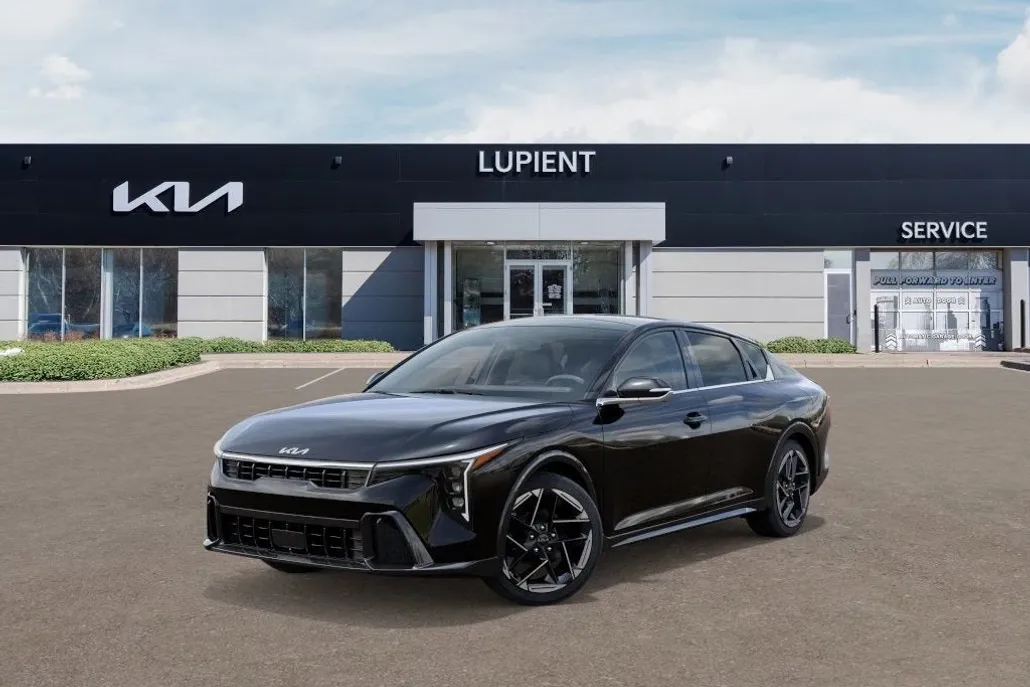 2025 Kia K4 GT-Line photo 1