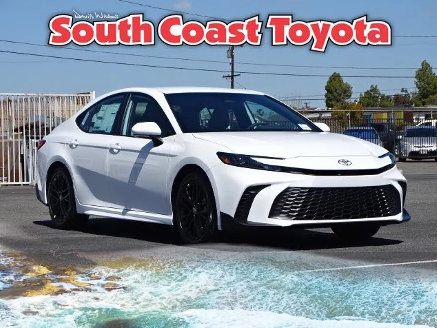 2025 Toyota Camry SE photo 1
