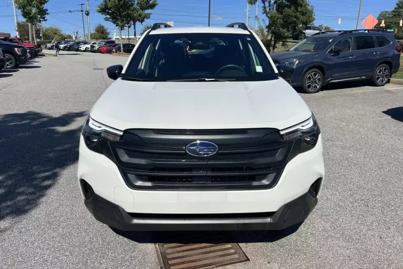 2025 Subaru Forester Base photo 1