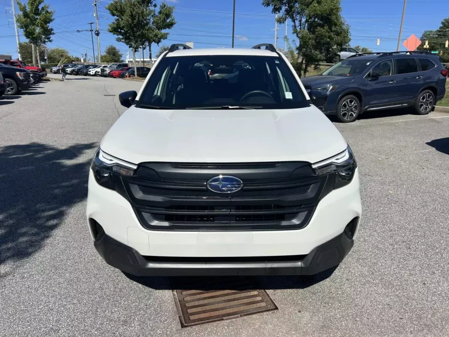 2025 Subaru Forester Base photo 1