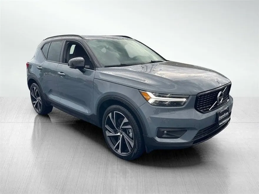 2022 Volvo XC40 T5 AWD R-Design photo 1