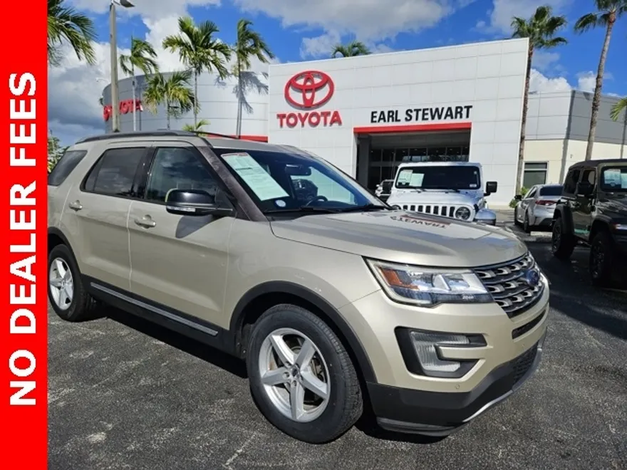 2017 Ford Explorer XLT photo 1