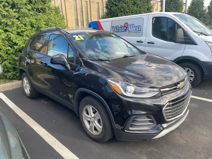 2021 Chevrolet Trax LT photo 1