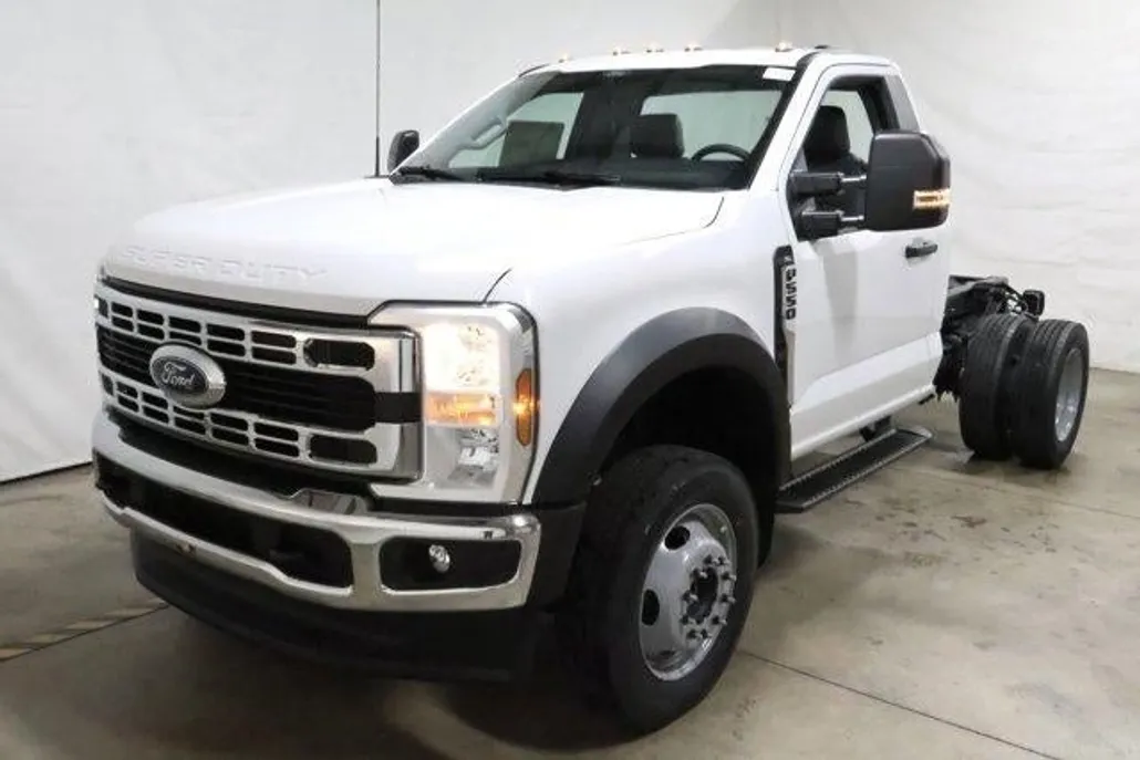 2025 Ford F-550 XL photo 1