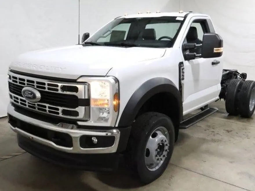 2025 Ford F-550 XL photo 1