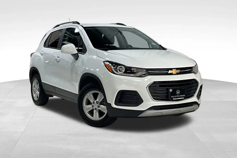 2022 Chevrolet Trax LT photo 1