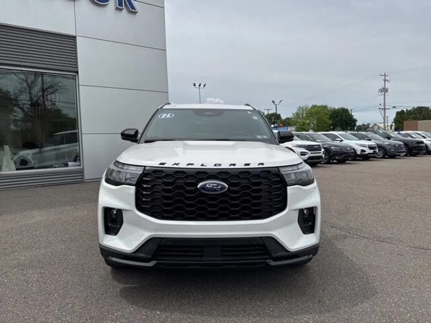2025 Ford Explorer ST-Line photo 1