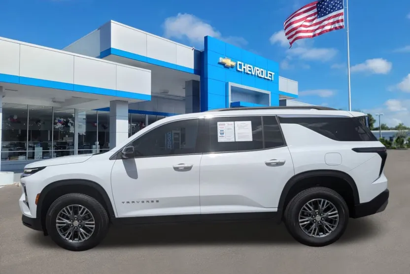 2024 Chevrolet Traverse photo 1