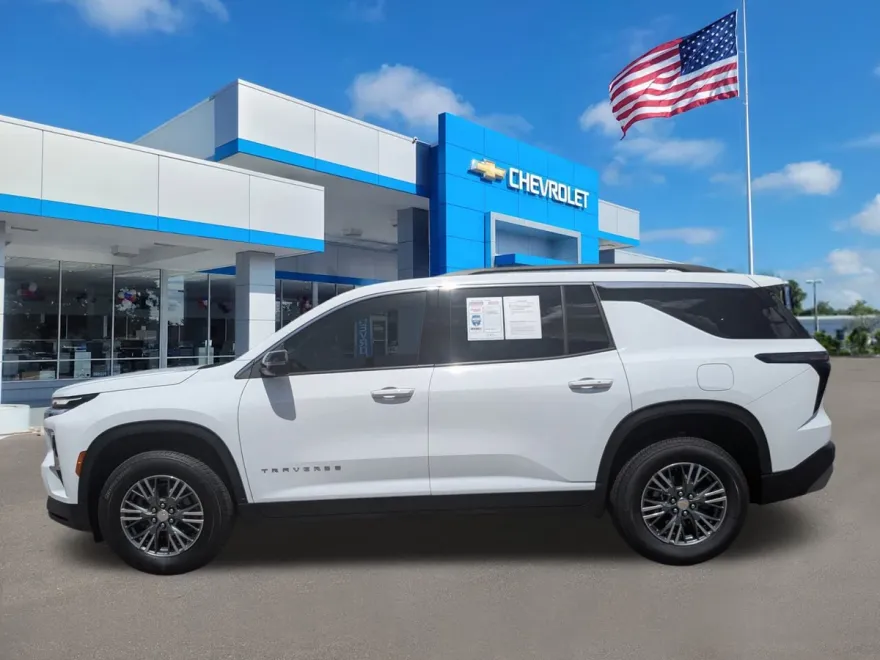 2024 Chevrolet Traverse photo 1