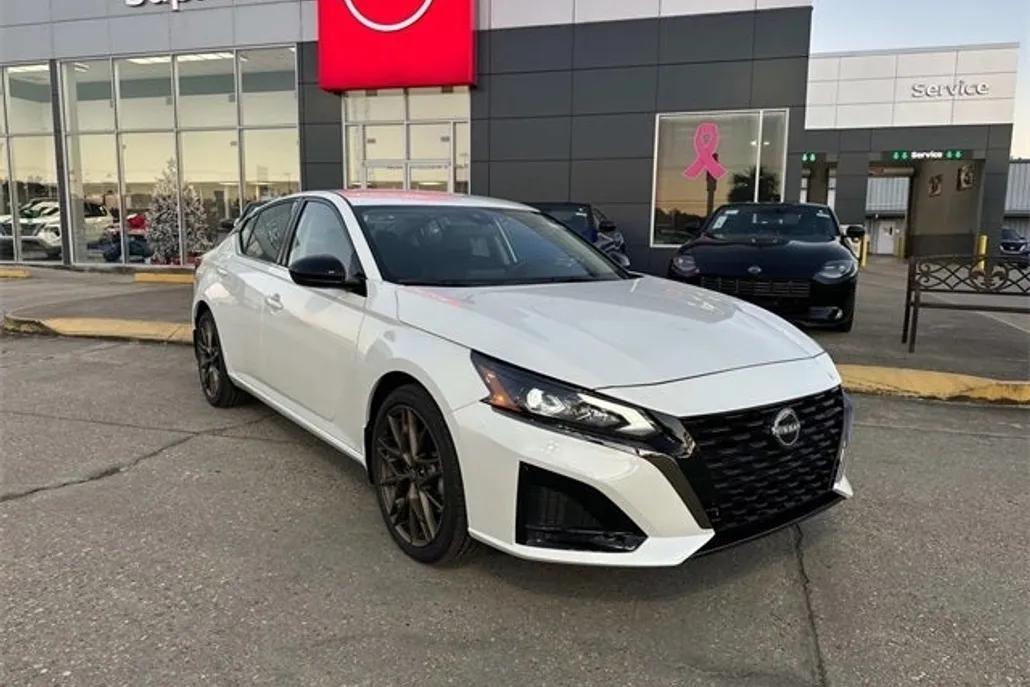 2025 Nissan Altima 2.5 SR photo 1