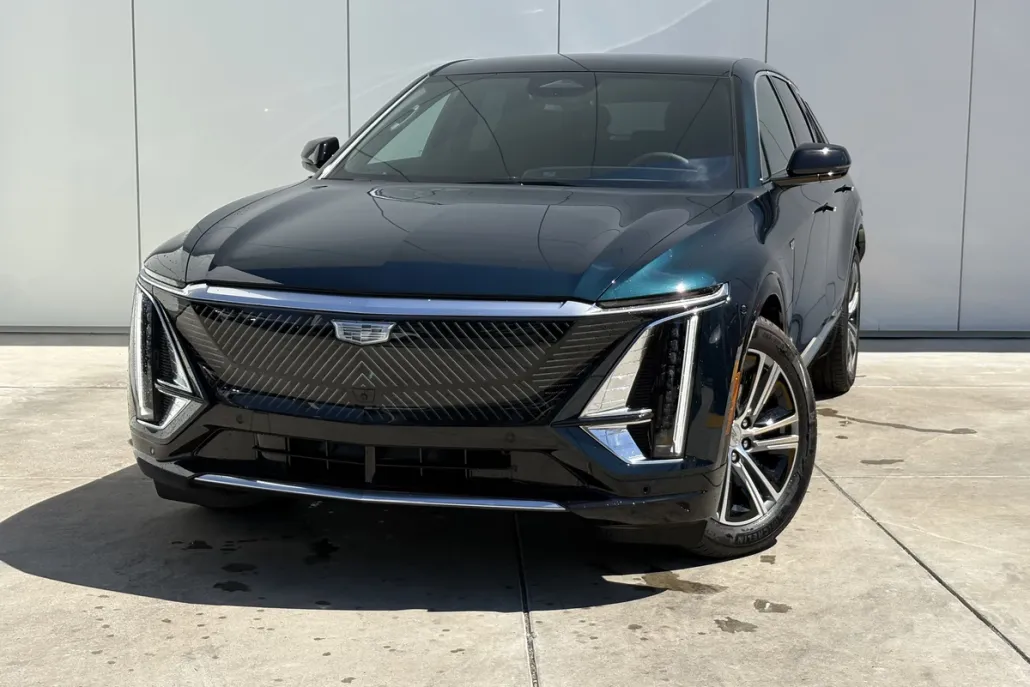 2025 Cadillac Lyriq Luxury photo 1