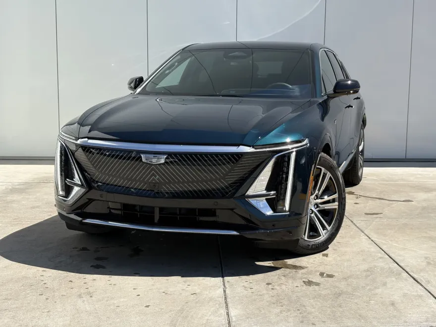 2025 Cadillac Lyriq Luxury photo 1