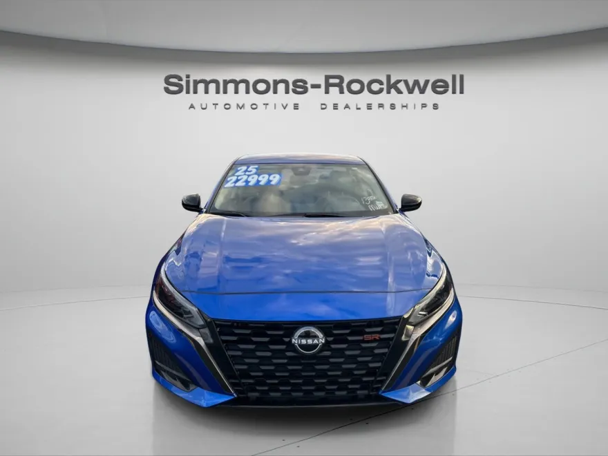 2025 Nissan Altima SR photo 1