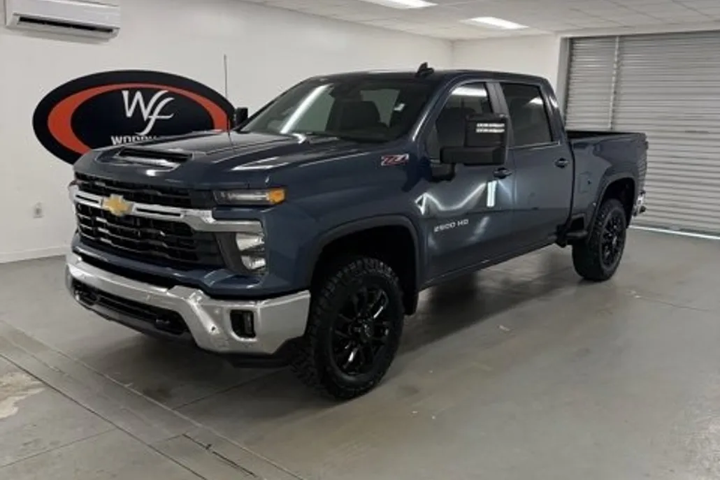 2025 Chevrolet Silverado 2500HD LT photo 1