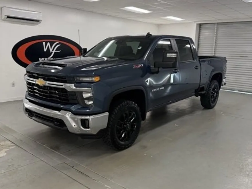2025 Chevrolet Silverado 2500HD LT photo 1