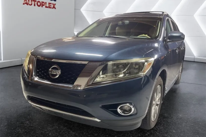 2013 Nissan Pathfinder SL photo 1