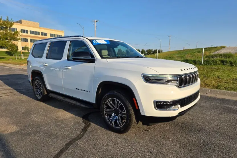 2024 Jeep Wagoneer Base photo 1