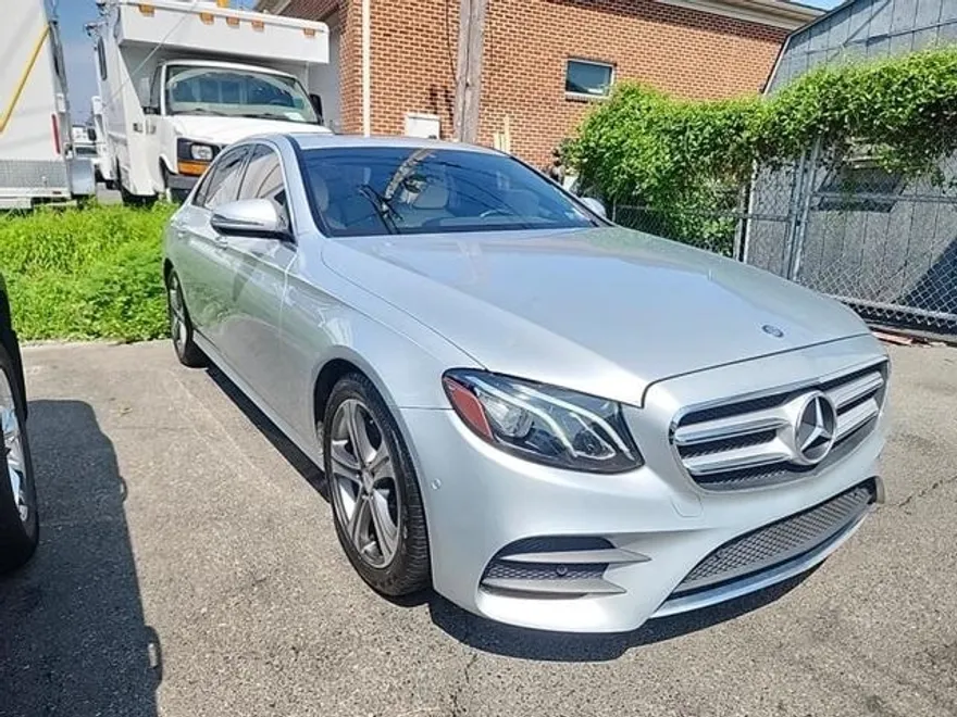 2017 Mercedes Benz E 300 4MATIC Sedan photo 1