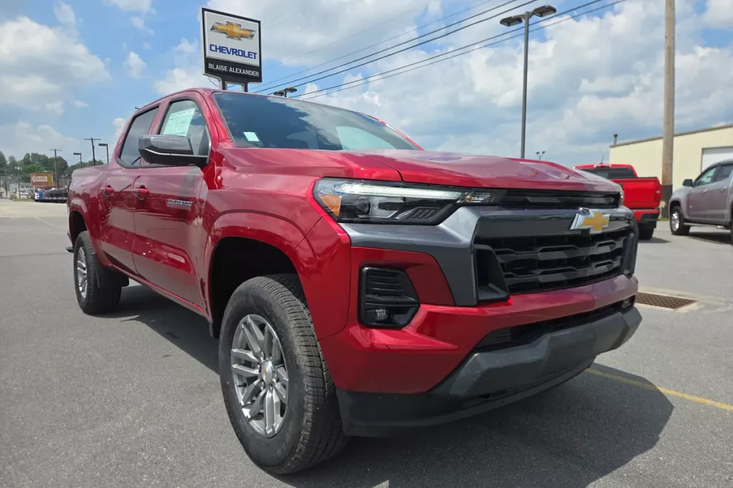 2025 Chevrolet Colorado Work Truck LT photo 1