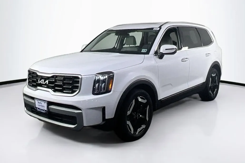 2023 Kia Telluride S photo 1
