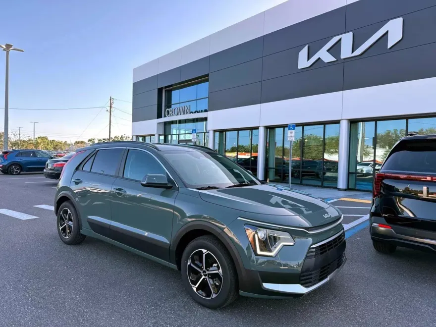 2025 Kia Niro EX photo 1
