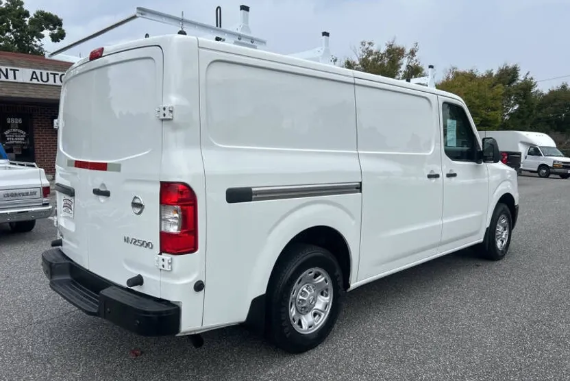 2020 Nissan NV2500 HD S photo 1