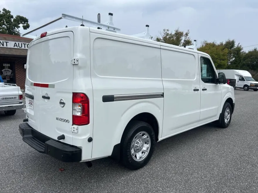 2020 Nissan NV2500 HD S photo 1