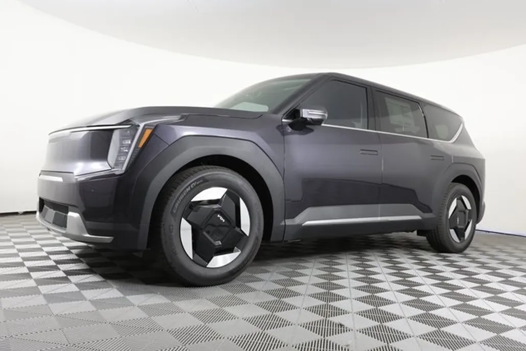 2026 Kia EV9 Light Long Range RWD photo 1