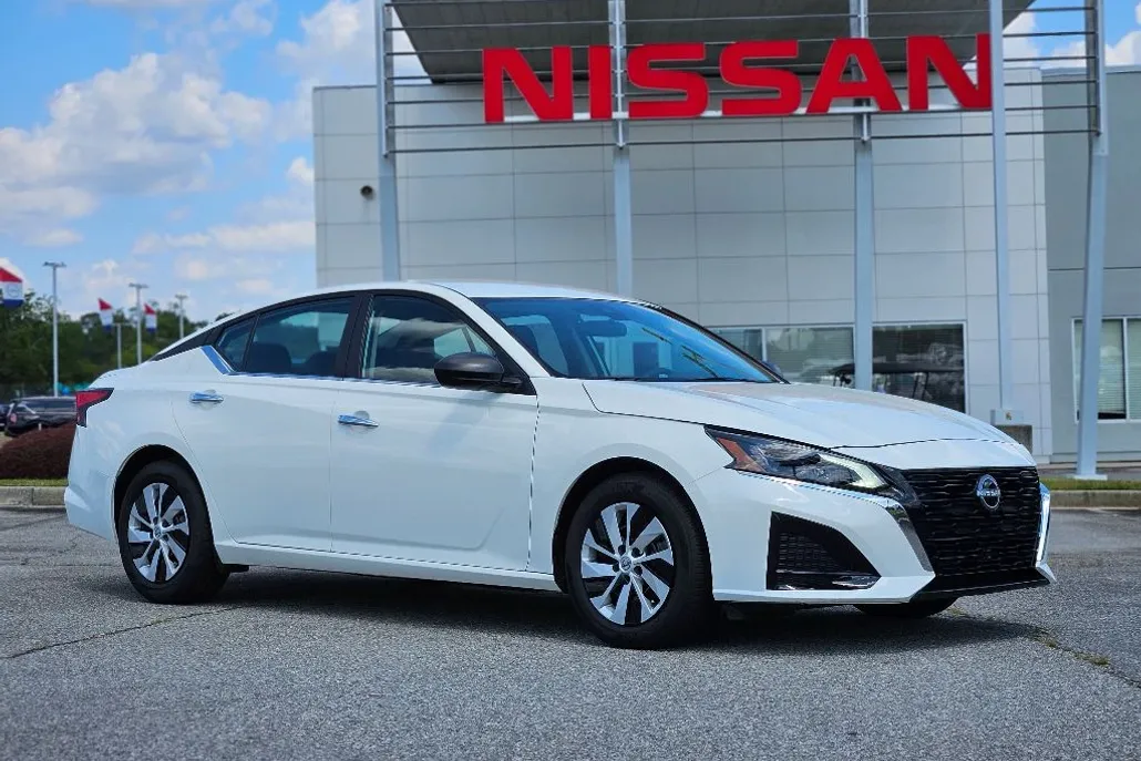 2025 Nissan Altima S photo 1