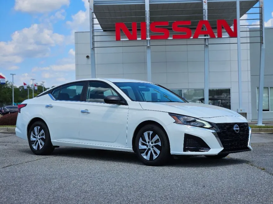 2025 Nissan Altima S photo 1