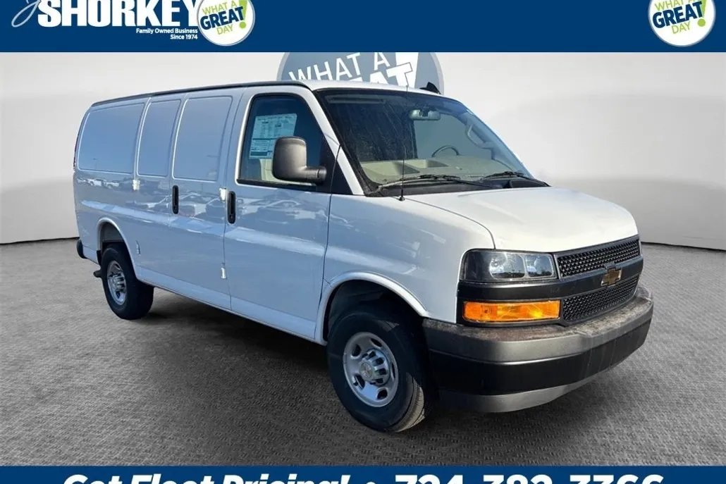 2025 Chevrolet Express Cargo 3500 photo 1
