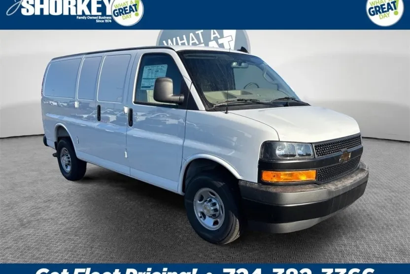 2025 Chevrolet Express Cargo 3500 photo 1