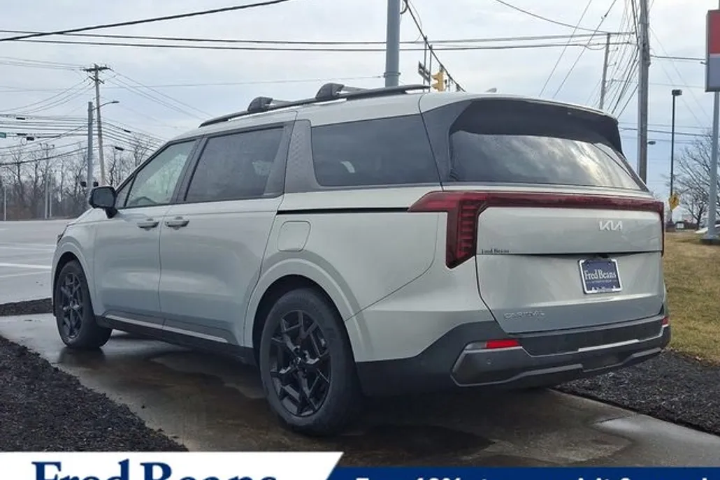 2025 Kia Carnival SX Prestige photo 1