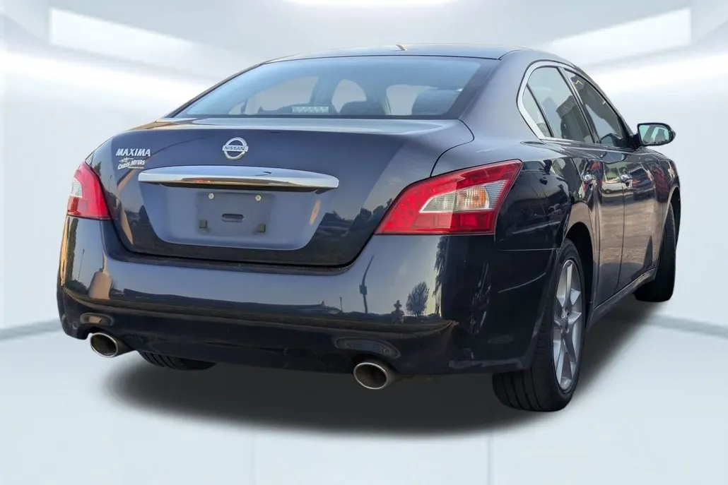 2011 Nissan Maxima S photo 1